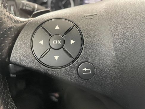 Used 2010 Mercedes-Benz E 350 E 350 Luxury 4MATIC AWD 4dr Se image 39