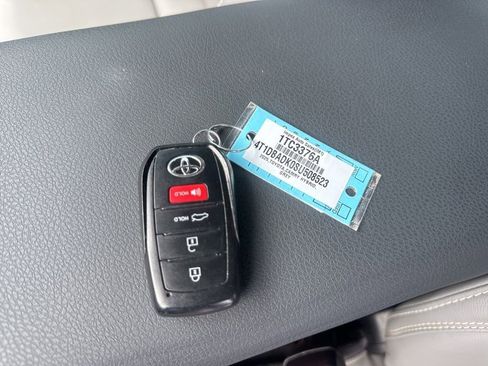 Used 2025 Toyota Camry SE AWD/4WD image 30