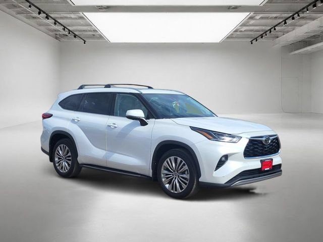 Used 2023 Toyota Highlander Platinum AWD/4WD image 7
