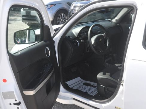 Used 2010 Chevrolet HHR LS image 25
