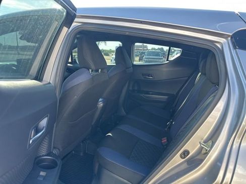 Used 2020 Toyota C-HR XLE FWD image 28