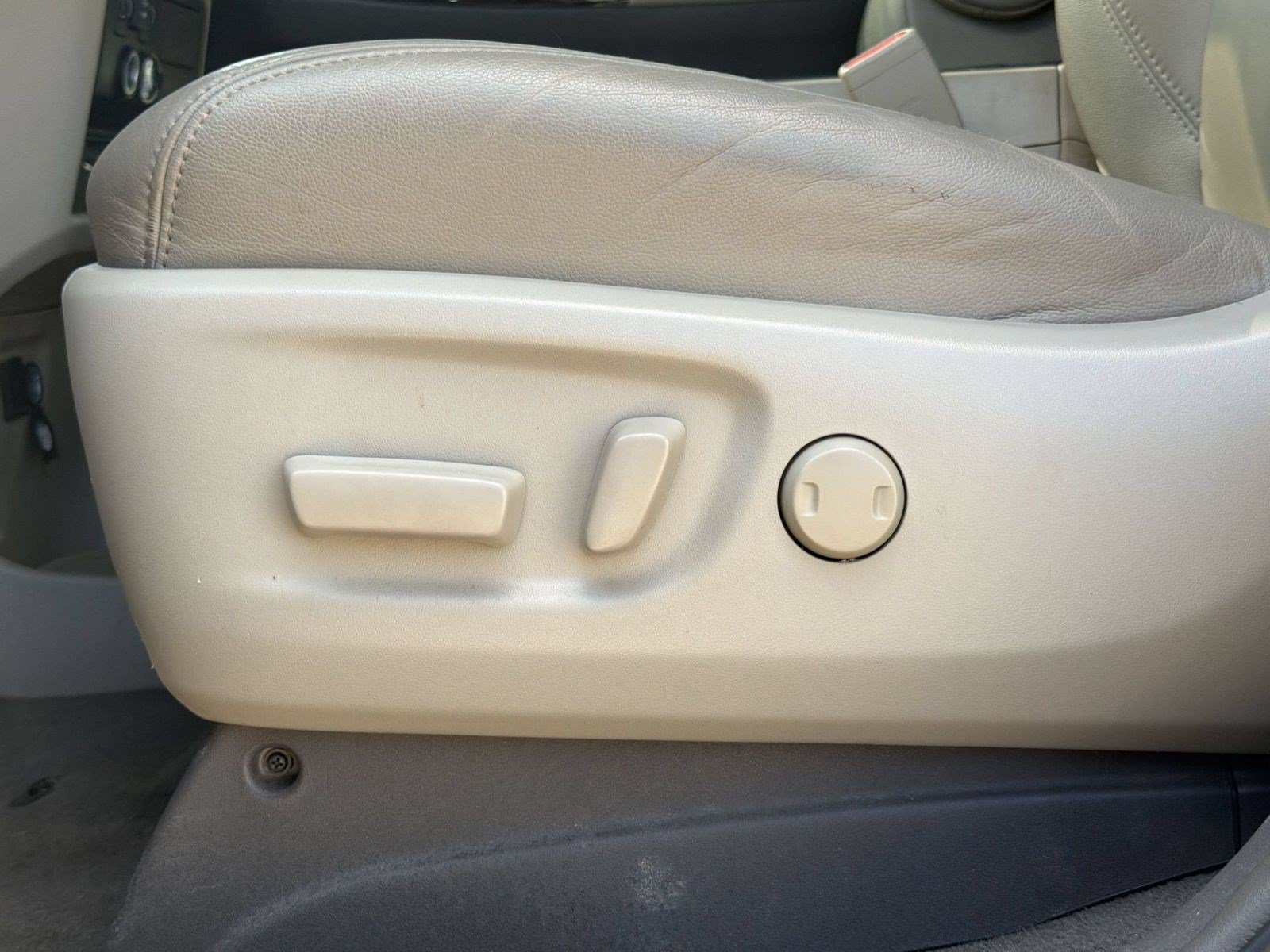 Used 2019 Toyota Sienna XLE Premium FWD image 15