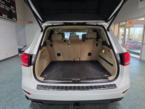 Used 2014 Volkswagen Touareg TDI image 21