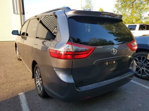 Used 2020 Toyota Sienna XLE FWD image 3