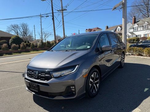 Used 2025 Honda Odyssey EX-L image 3