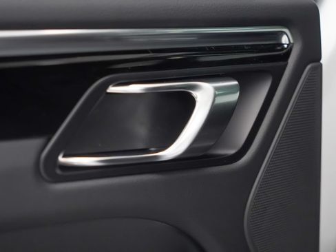 Certified 2026 Porsche Macan Turbo AWD/4WD image 15