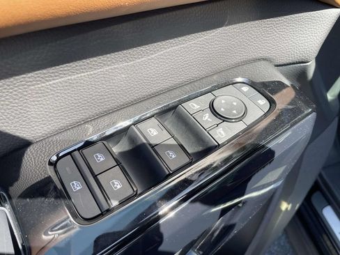 New 2026 Nissan Pathfinder Platinum FWD image 12