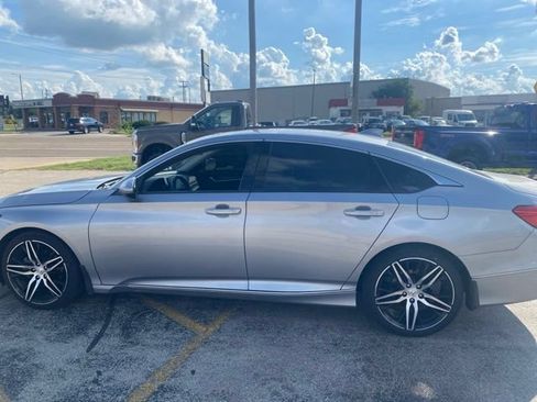 Used 2022 Honda Accord Touring image 8