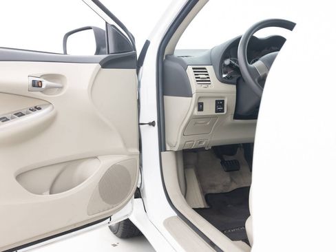 Used 2011 Toyota Corolla LE image 24