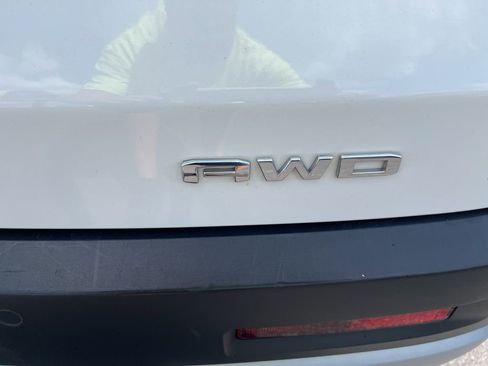Used 2023 GMC Acadia SLT AWD/4WD image 16