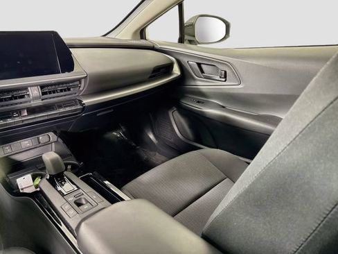 Certified 2025 Toyota Prius LE FWD image 23