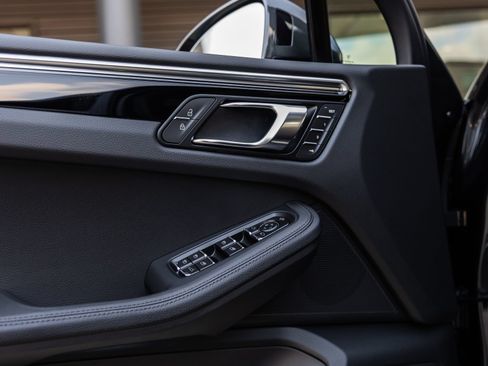 Certified 2026 Porsche Macan AWD/4WD image 24