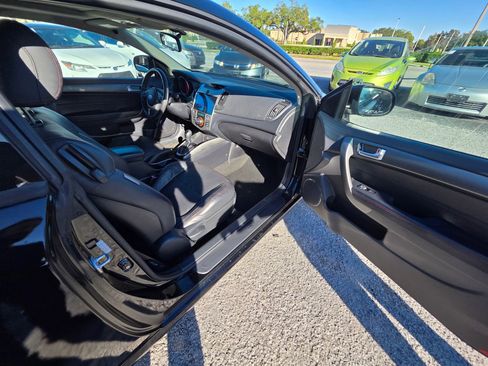 Used 2012 Kia Forte Koup SX w/ Tech Pkg image 17