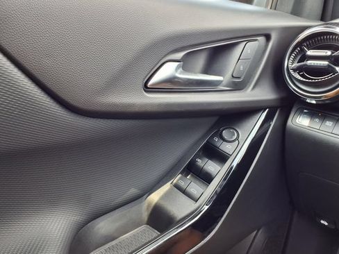 Used 2025 Chevrolet Equinox LT FWD image 19
