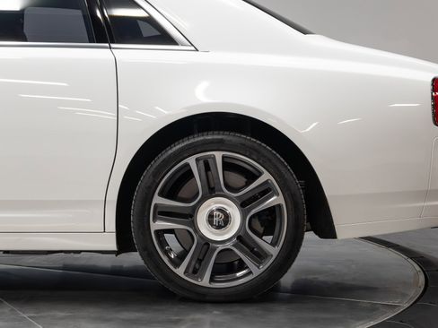 Used 2016 Rolls-Royce Ghost image 27