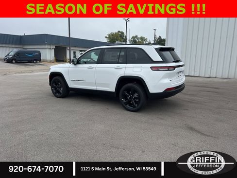 New 2025 Jeep Grand Cherokee Limited w/ Luxury Tech Group II image 16