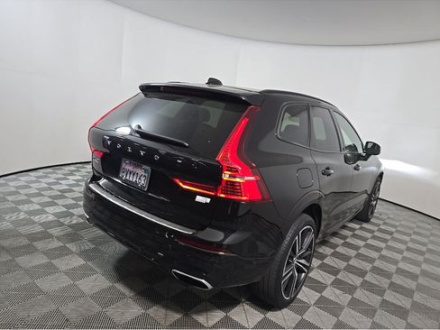 Used 2021 Volvo XC60 T8 R-Design w/ Advanced Package AWD/4WD image 4