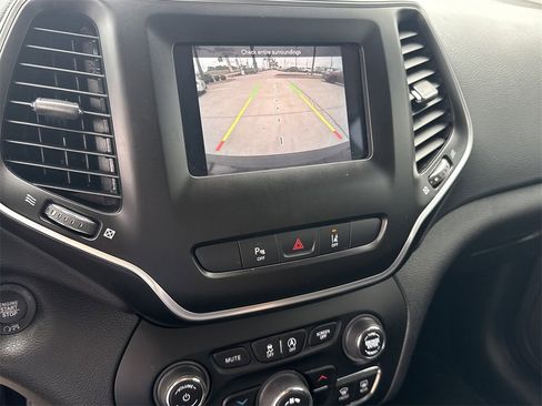 Used 2021 Jeep Cherokee Latitude Plus image 21