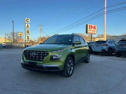 Used 2021 Hyundai Venue SEL FWD image 1