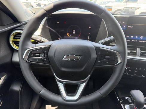 Used 2025 Chevrolet Trax ACTIV w/ Sunroof Package FWD image 18