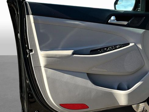 Used 2019 Hyundai Tucson SE image 16