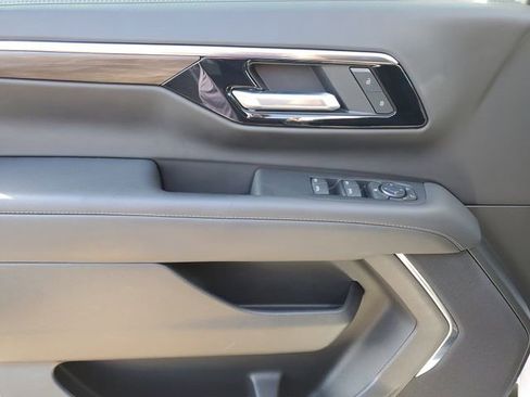 Used 2025 Chevrolet Tahoe LS RWD image 15