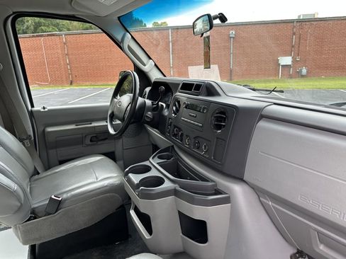 Used 2010 Ford E-350 and Econoline 350 Extended Wagon Super Duty image 23