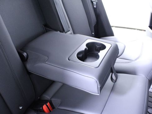 Used 2025 Land Rover Defender 110 S image 14