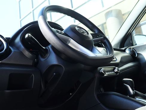 Used 2018 Nissan Kicks SV image 40