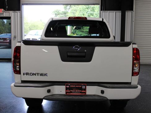 Used 2020 Nissan Frontier S RWD image 4