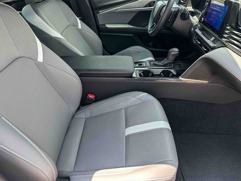 Used 2025 Toyota Camry SE w/ Convenience Package FWD image 21