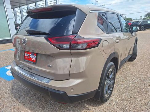 Certified 2024 Nissan Rogue SV w/ SV Premium Package FWD image 7