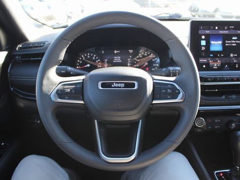 Used 2022 Jeep Compass Altitude image 12