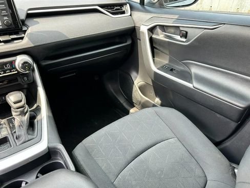 Used 2021 Toyota RAV4 XLE AWD/4WD image 16