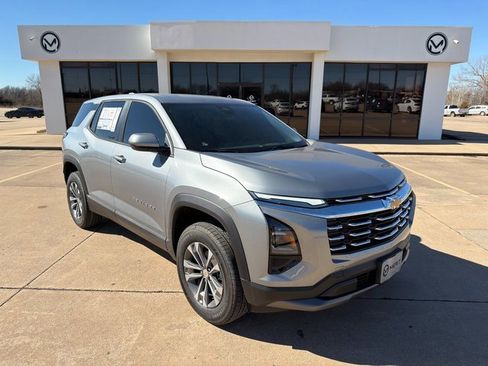 New 2026 Chevrolet Equinox LT image 2