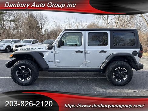 Used 2024 Jeep Wrangler Unlimited Rubicon 4xe w/ Convenience Group AWD/4WD image 3