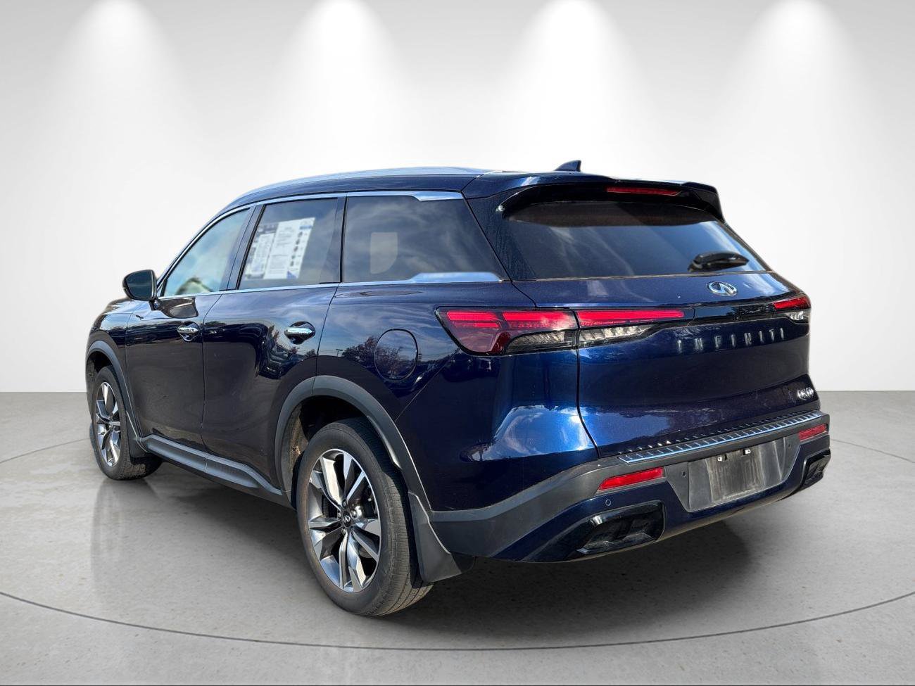 Used 2023 INFINITI QX60 Luxe w/ Cargo Package FWD image 3