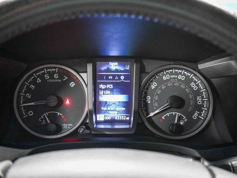 Certified 2020 Toyota Tacoma TRD Off-Road w/ Technology Package AWD/4WD image 25