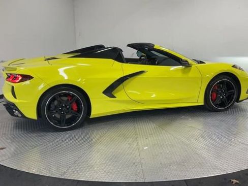 Used 2022 Chevrolet Corvette Stingray Preferred Conv image 2