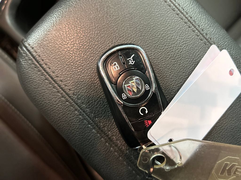 Used 2022 Buick Encore GX Select w/ Sport Touring Package FWD image 20