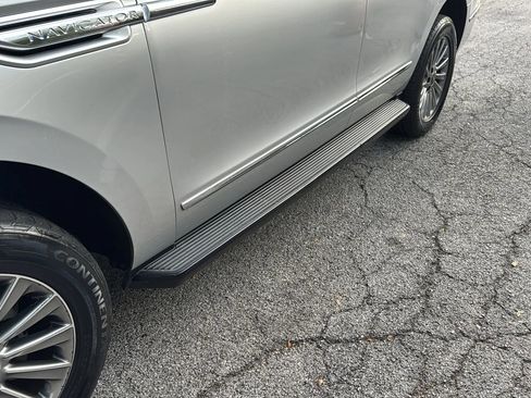 Used 2018 Lincoln Navigator Premiere AWD/4WD image 39