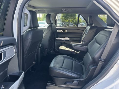 Used 2024 Ford Explorer XLT w/ Equipment Group 202A AWD/4WD image 31