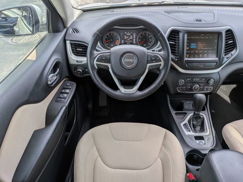 Used 2015 Jeep Cherokee Latitude FWD image 14