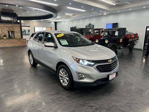 Used 2021 Chevrolet Equinox LT image 3