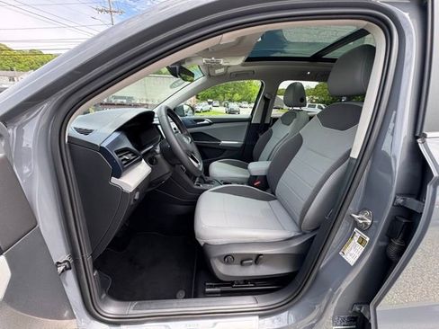 Certified 2023 Volkswagen Taos SE w/ Panoramic Sunroof Package FWD image 30