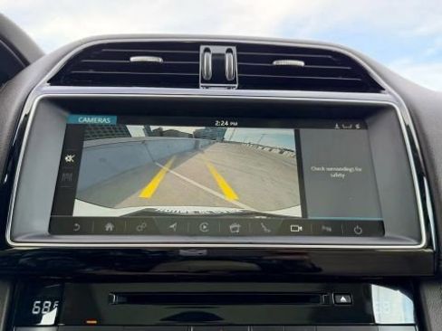 Used 2019 Jaguar F-PACE Prestige image 41