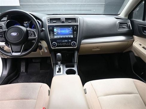 Used 2018 Subaru Outback 2.5i Premium image 9
