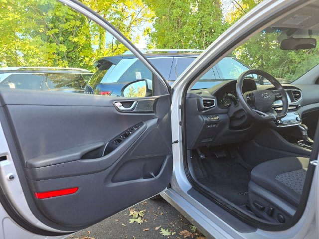 Used 2017 Hyundai Ioniq SEL FWD image 19
