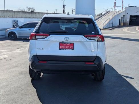 Used 2024 Toyota RAV4 LE image 9