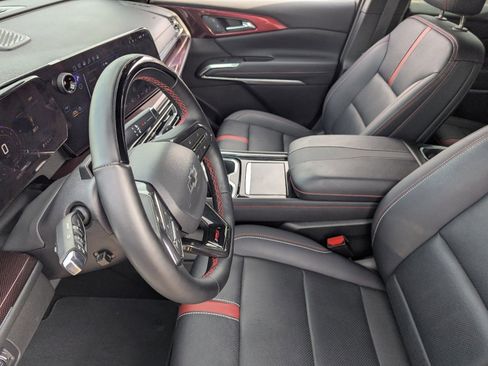 Used 2025 Chevrolet Traverse RS image 23